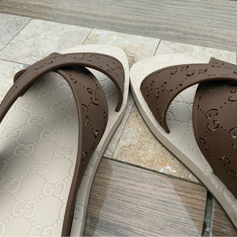 Unisex Beige Gucci Sandals - Picture 12 of 16